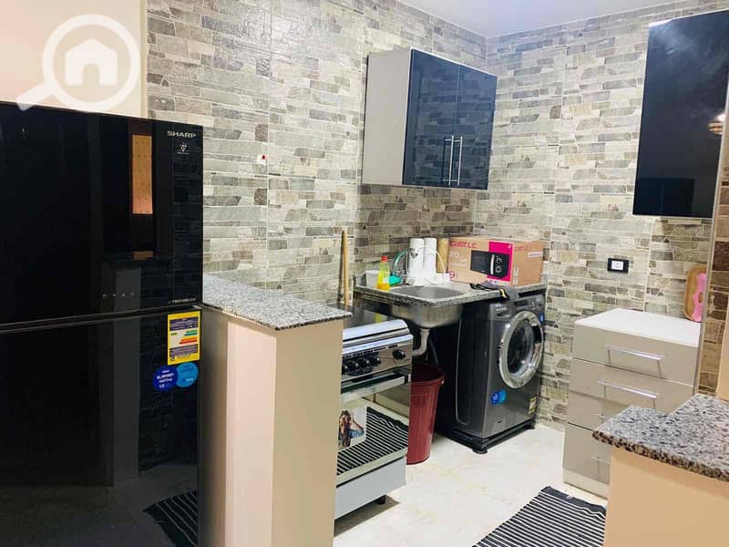 12 0f5d21b8-49d8-41c5-bf6e-fbde9a560ee0. jpg