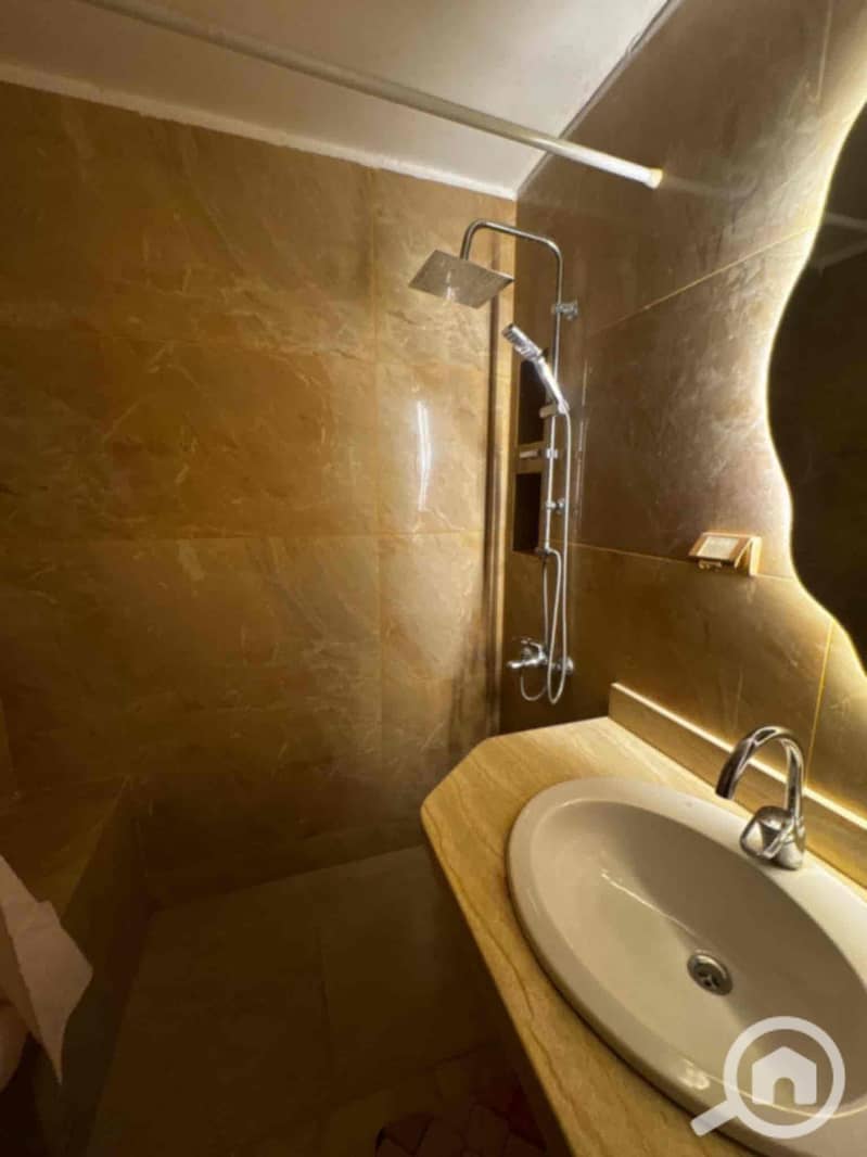 8 9e09d3bf-3f44-4295-bad4-611783006e30. jpg