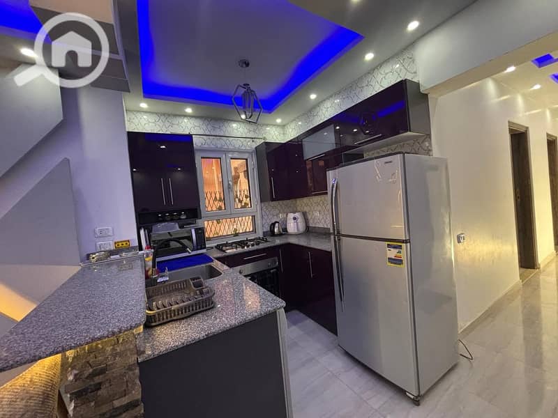 2 894b6323-d9c3-4e5a-bd4a-79a0f3a5483a. jpg