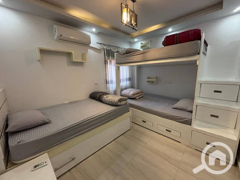 4 480098b9-ff98-44e8-8d2c-50cea39f9b6d. jpg