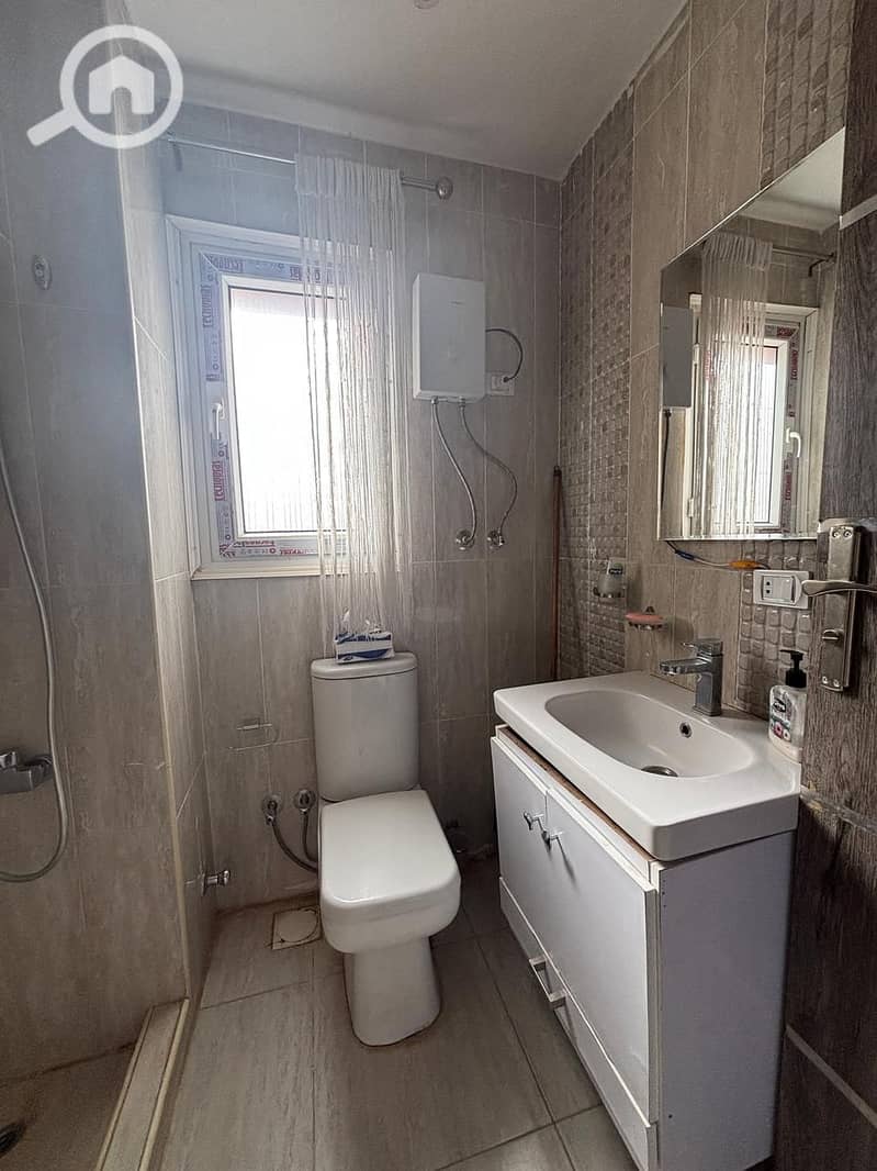 7 d048876d-6ea2-4b37-95d8-ec1d7248a5d7. jpg