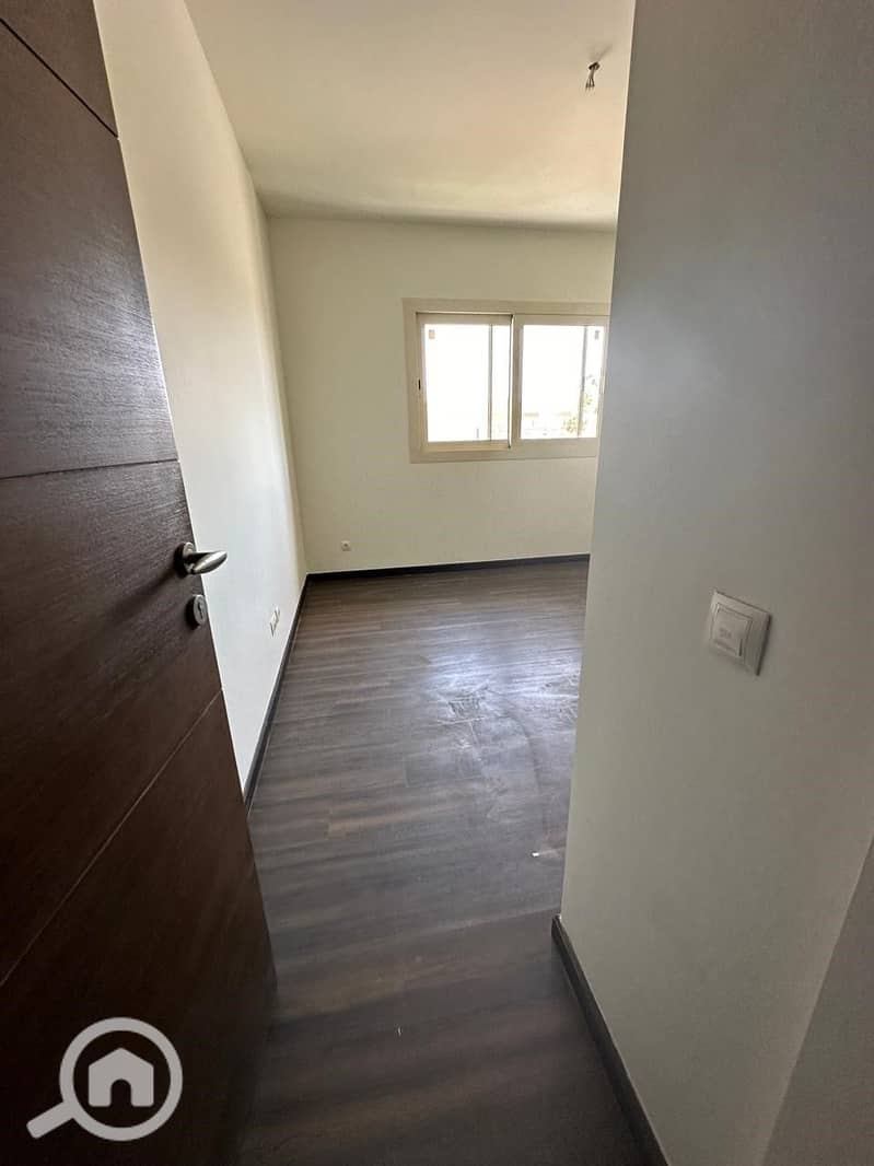 5 2be3f9eb-2944-4d43-ba60-831a9e79c47b. jpg