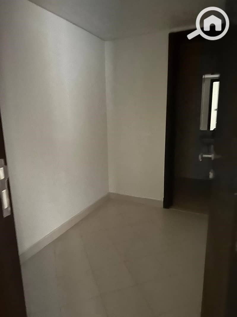 8 8b2085f4-0d0e-4721-af81-be3d8a88b725. jpg