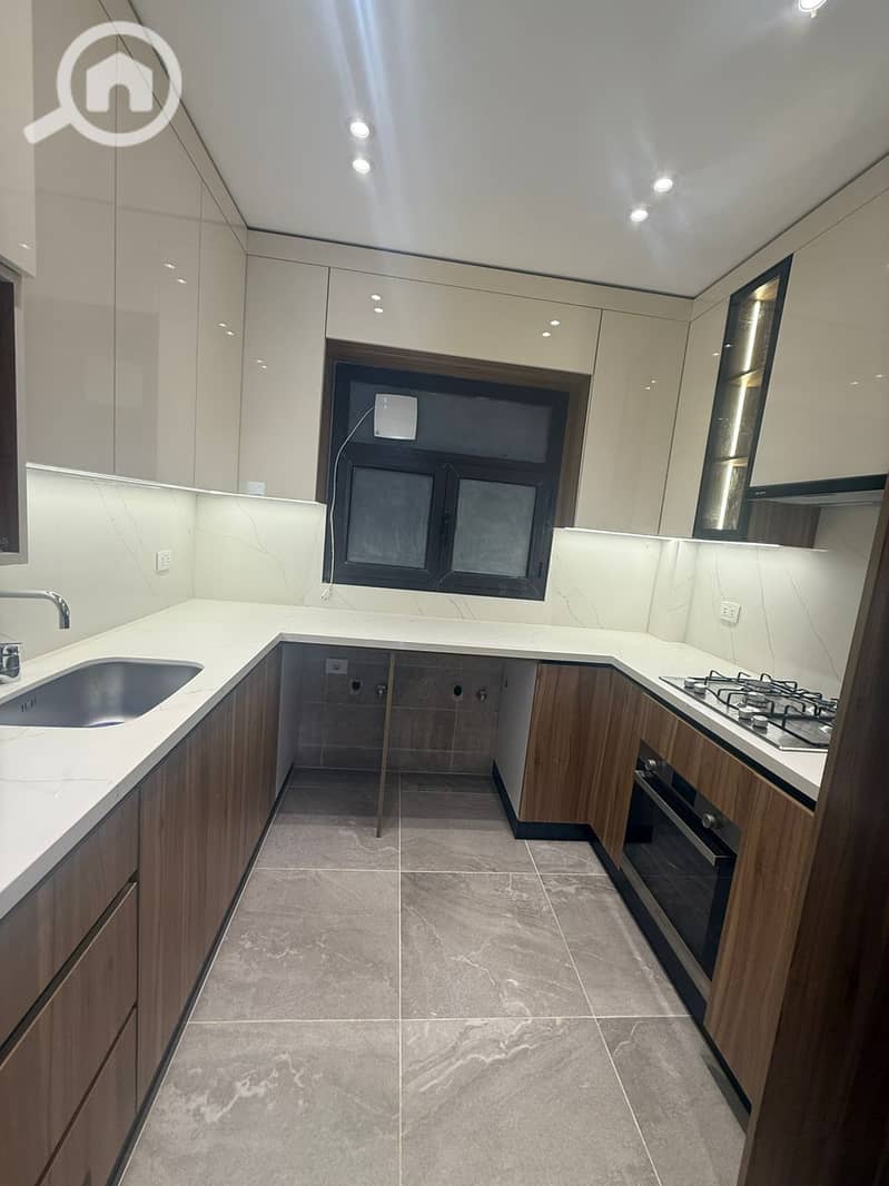 2 7980a391-dacb-43d8-91f2-b7fa4c8ab0a4. jpg