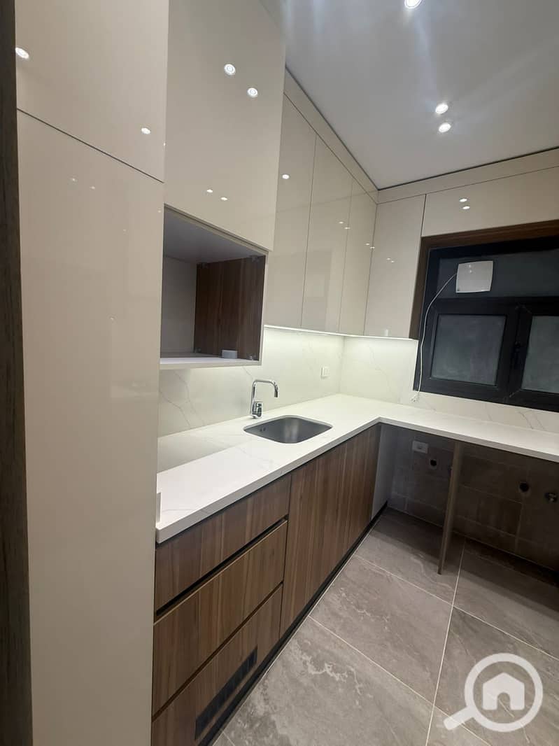 4 224f2bb9-c49e-415f-a1dd-2a46168143c6. jpg