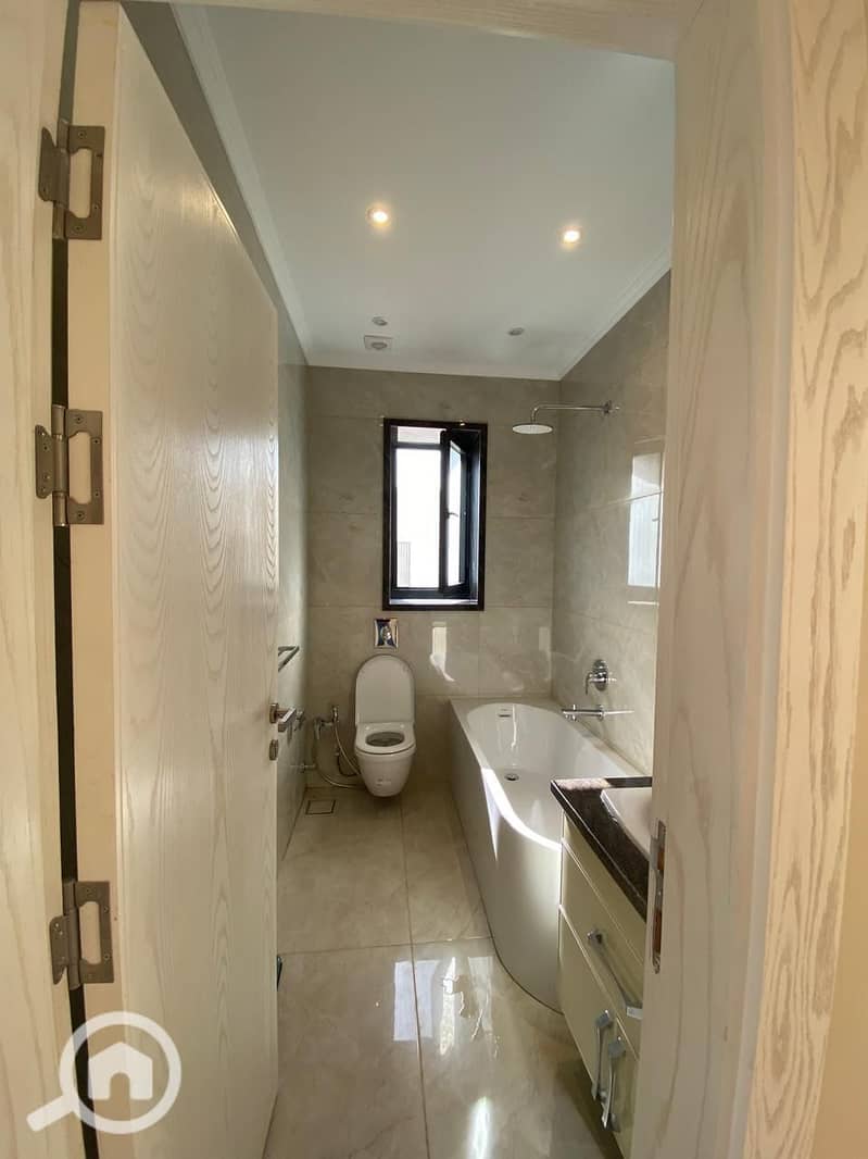 4 a19f7039-9c13-4a67-8aa6-cf78782b7771. jpg