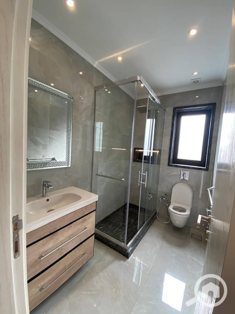 5 4c3550c6-76f0-42e3-bb40-f2de26532900. jpg