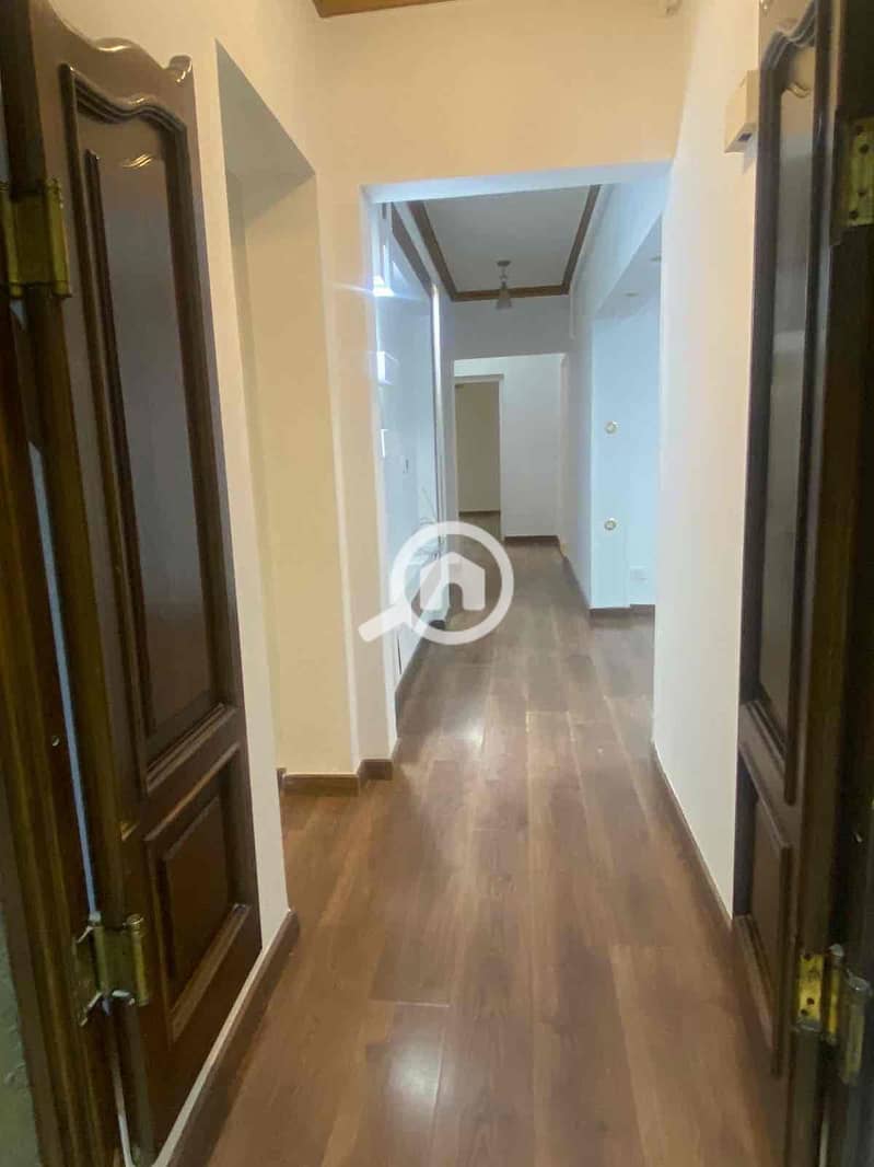 7 c4a3eecc-80d7-4582-920c-a009f2c65392. jpg