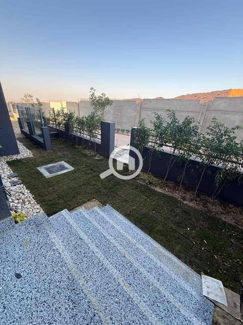 2 17ec5ed7-4343-43ed-bc27-c42953e1c14d. jpg