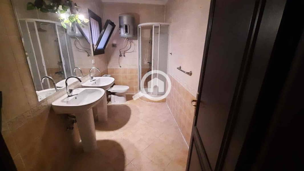 11 f8f96be0-769d-4e95-84ab-25623d7adb49. jpg