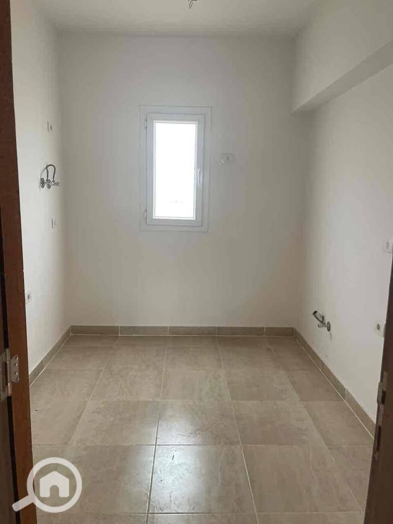 4 6c8784cc-ed4c-455e-a56c-fd2206847020. jpg