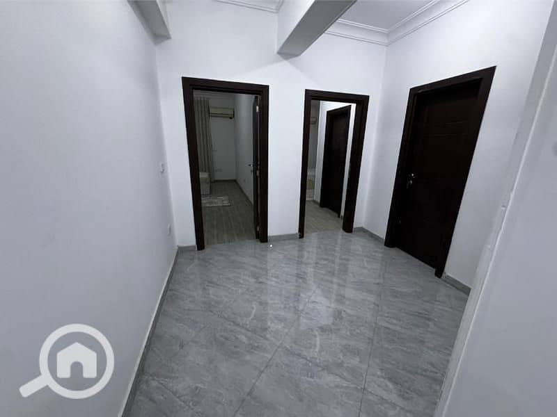 10 b975a940-2371-4dcd-ac07-e599b6e8aa08. jpg