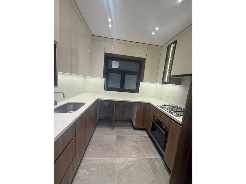 10 d5037a6e-c0bf-4889-bb74-53e781685e43. jpg