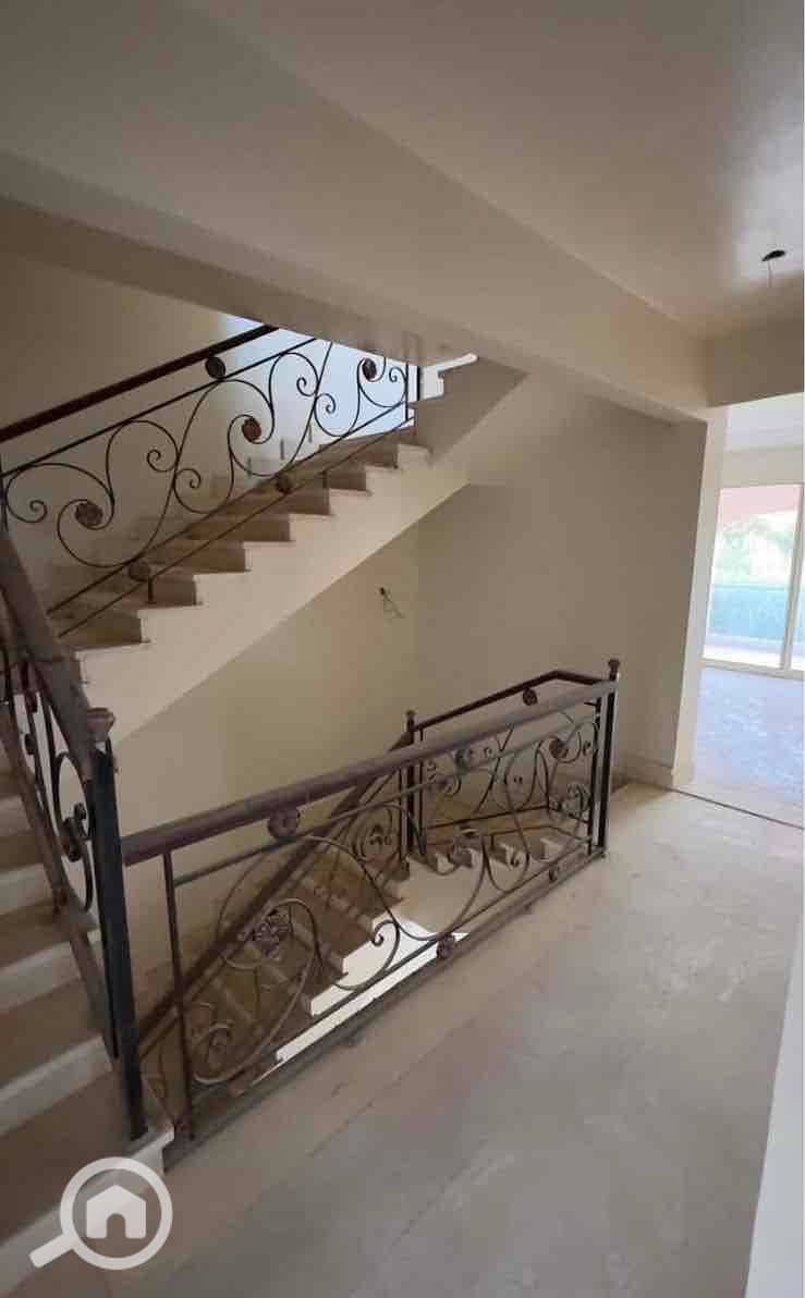 4 bce073d0-65cb-4d16-a1f6-a72fd3404026. jpg