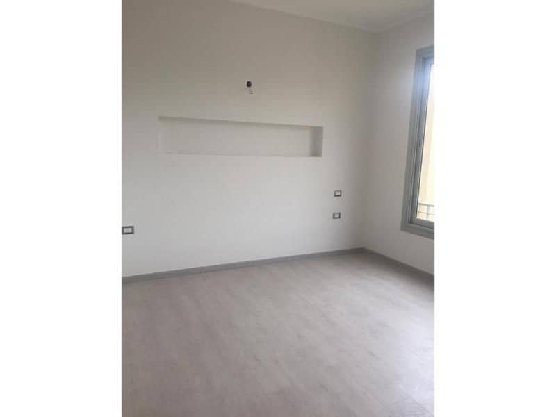 4 01f84e38-d6f1-4841-b80b-bd807f52a7dc. jpg