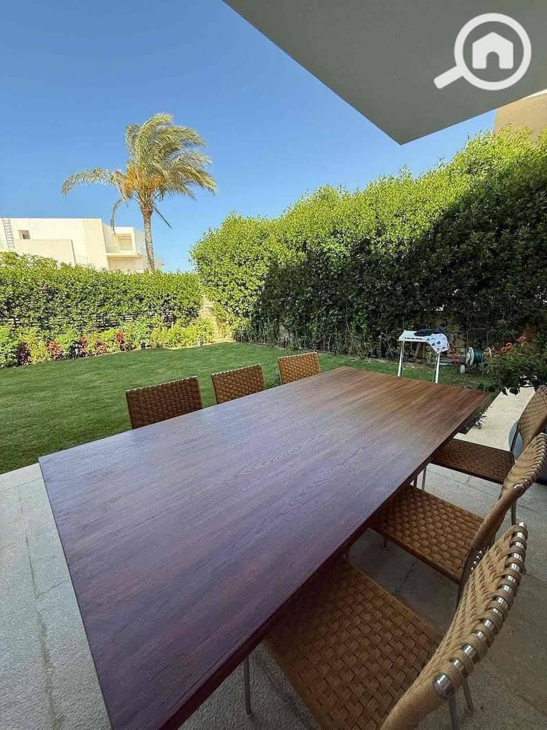 3 72c5602a-165e-4622-8971-e6e7f0a3e848. jpg