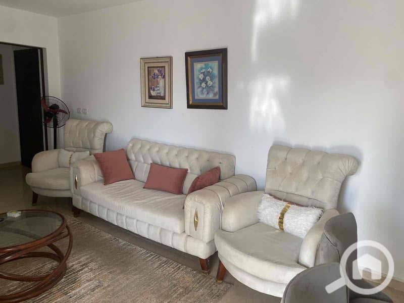 10 e4dbd29f-7018-4e82-a3d2-37ff429613a2. jpg