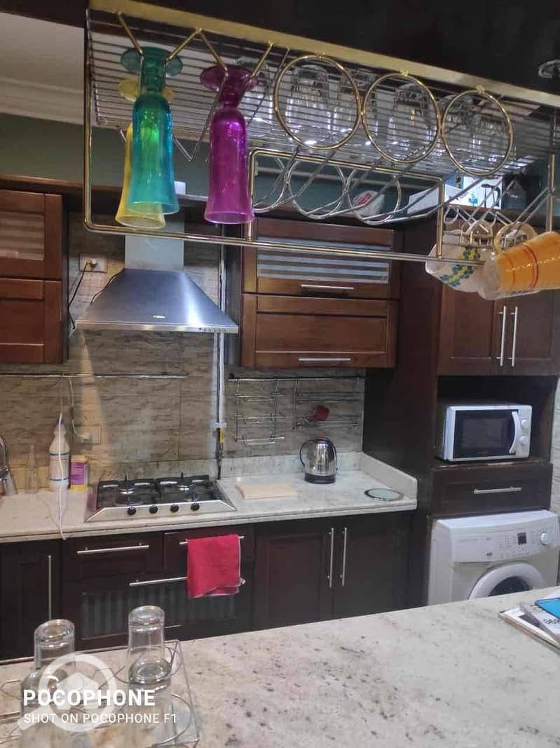 10 b7f307f6-776c-4476-bf8a-8a416b0bf171. jpg