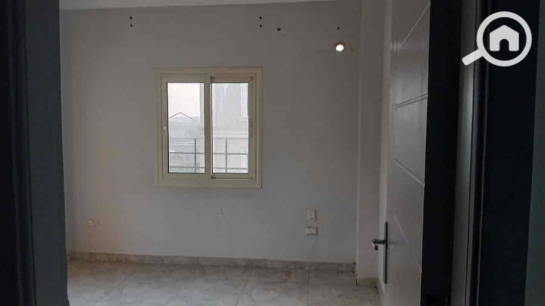 2 983d9aa7-f06f-44c9-b101-a94123dbe8e5. jpg