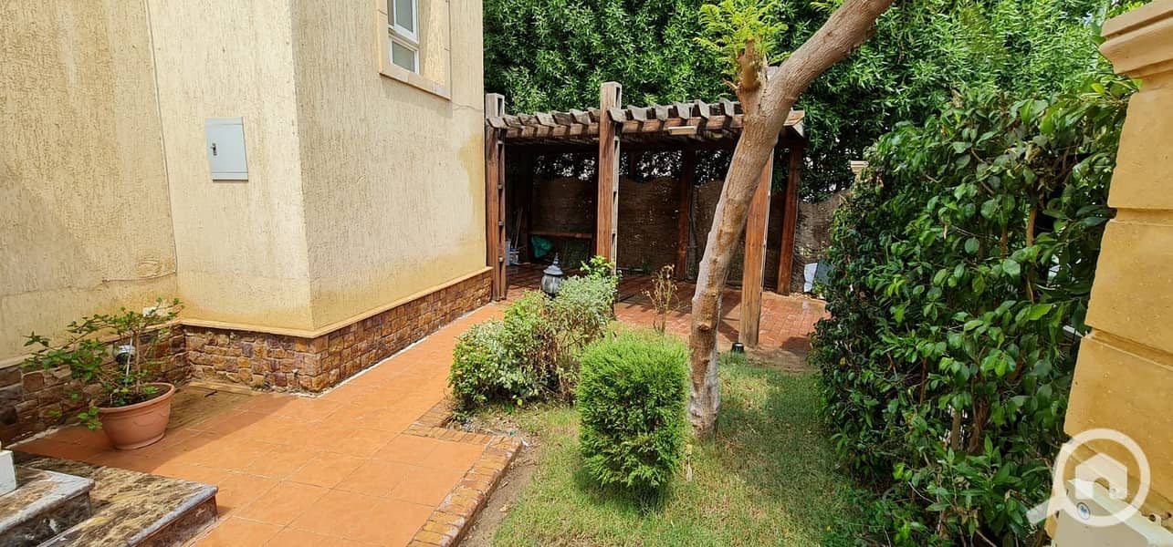 10 c96e3171-ab68-485d-9dfb-a4f26d77119f. jpg