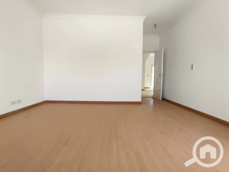 22 b8f123e0-42cc-495f-bcc2-127db7f82d32. jpg