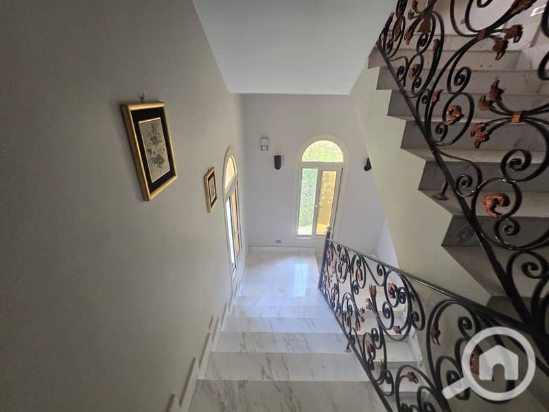 5 7f64740b-986e-4cca-a9d5-54bdf8032e35. jpg