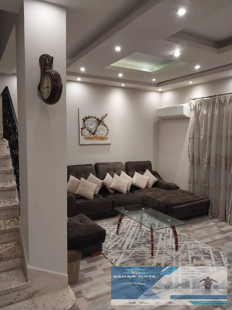 10 e0423fc8-bac6-4b3d-8401-553ef8ce6e9b. jpg