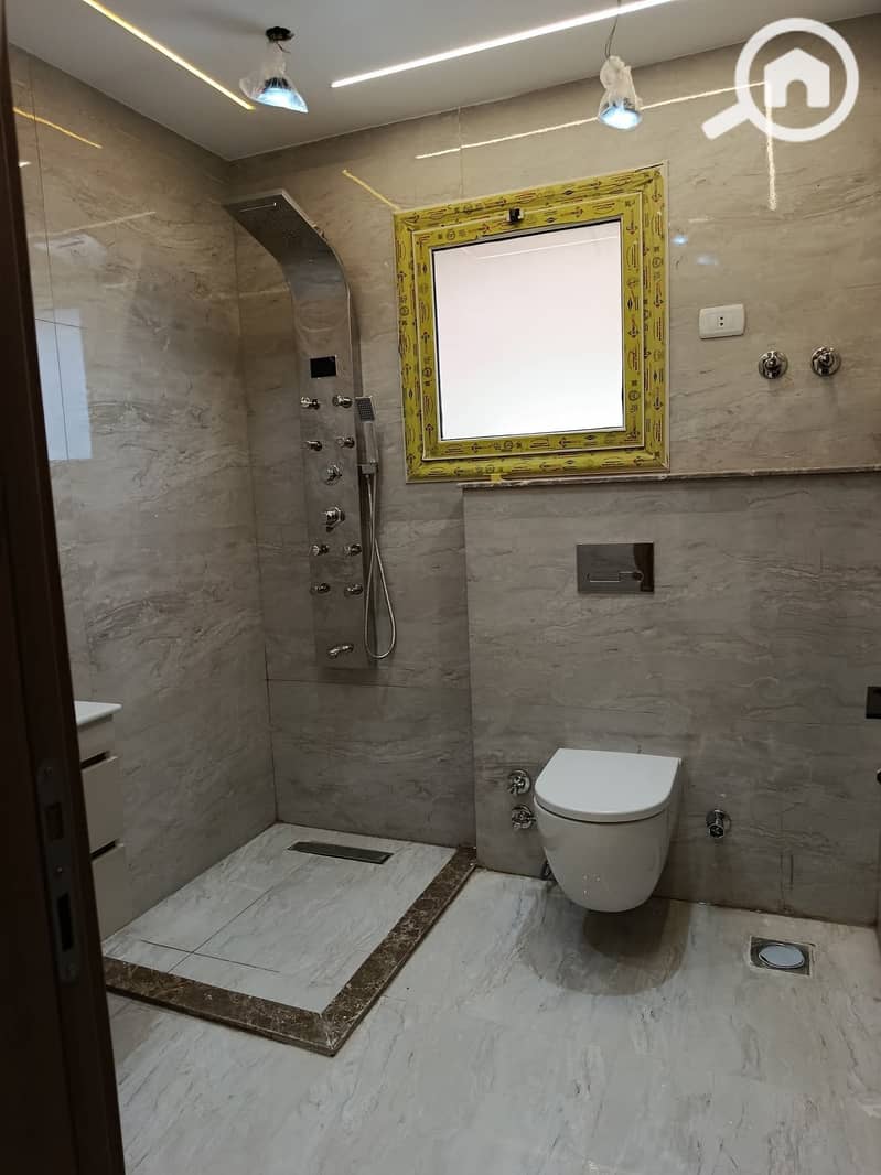 4 4b672bf2-117b-41db-b1d0-e5ee9aeb7a92. jpg