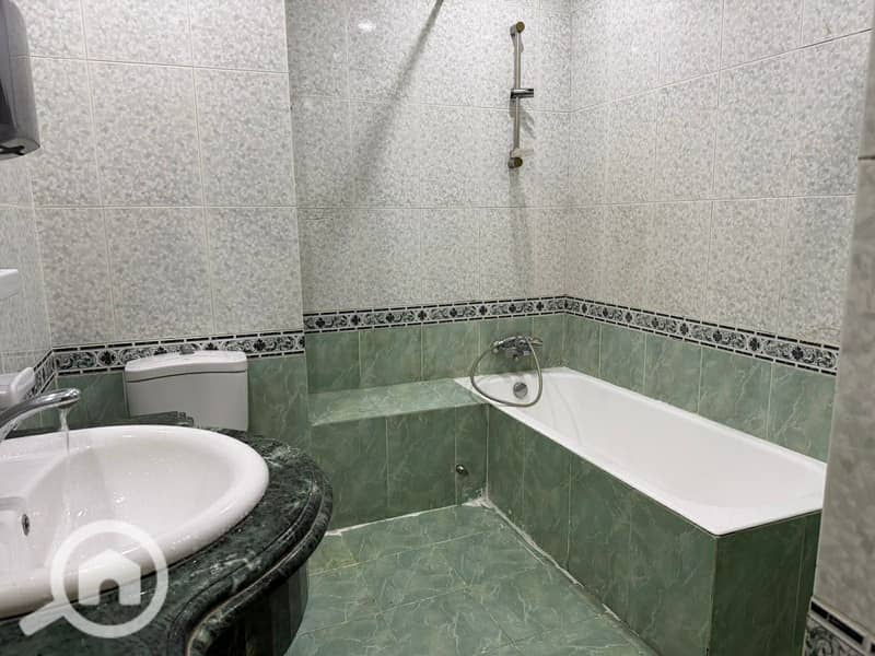 8 4250c1d2-0738-4b80-a971-ba1f5e7e83f8. jpeg