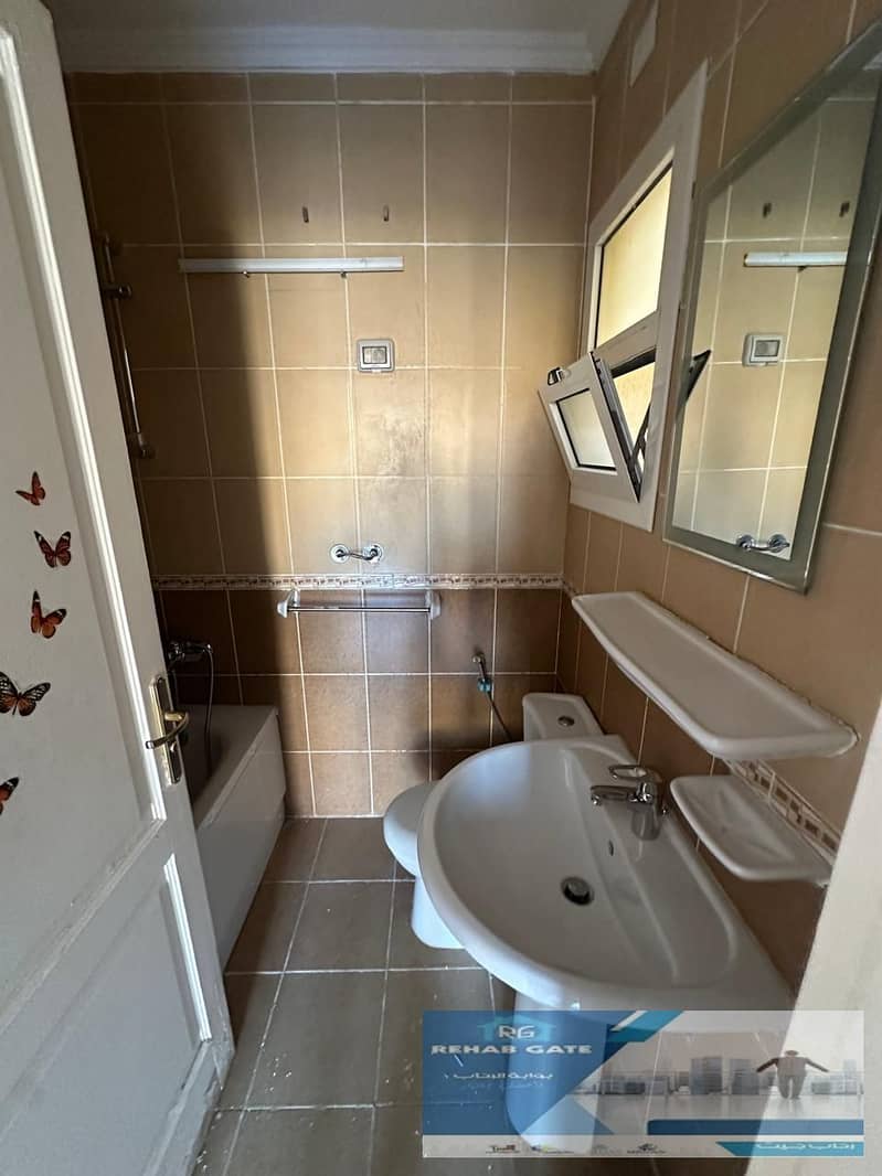 3 765a182a-ec4a-4ceb-9032-0c9663684ea0. jpg