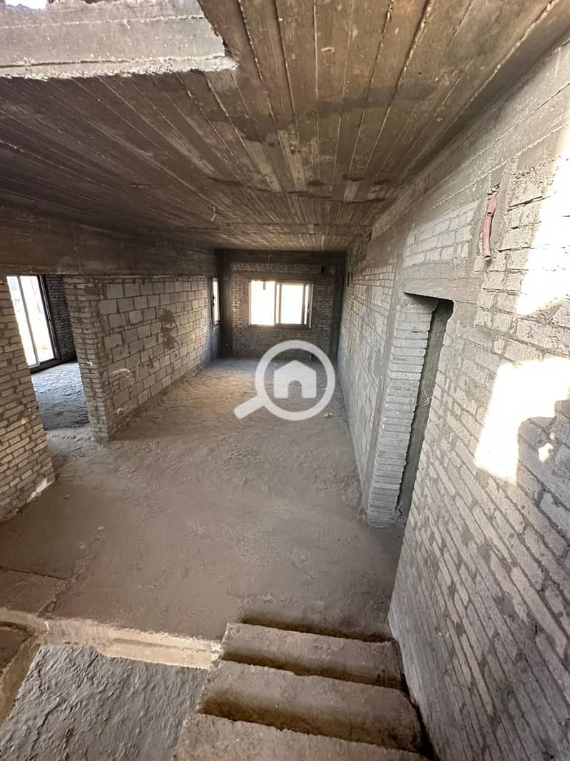 4 77a15fa6-d7bc-403c-b6d8-0c3c5aa542e7. jpg