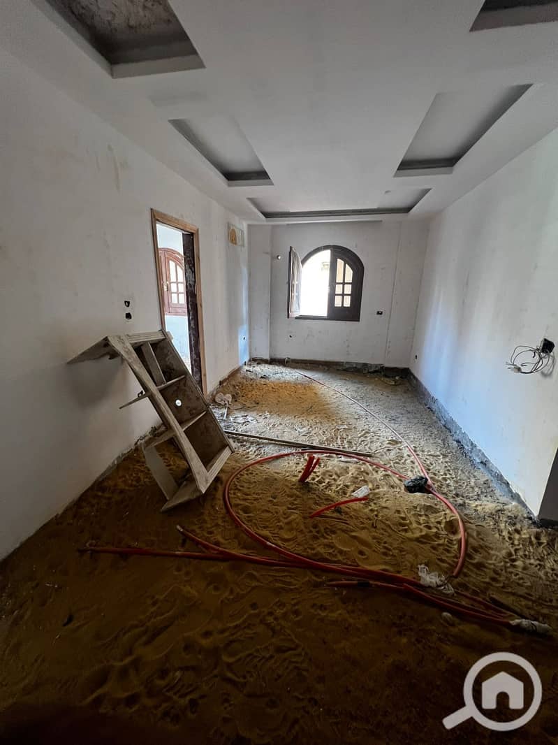 10 b932784d-5169-49e2-baf7-be47f4b5d189. jpg