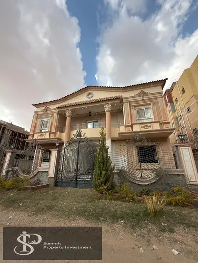 House for sale in the Greek neighborhood, ultra super lux finishing, area 504 sqm