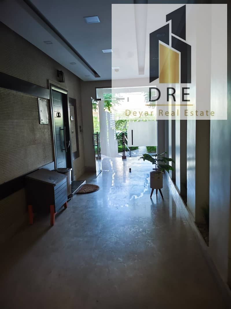 12 d82cc784-7786-4011-a129-52b0c9563f78. jpg