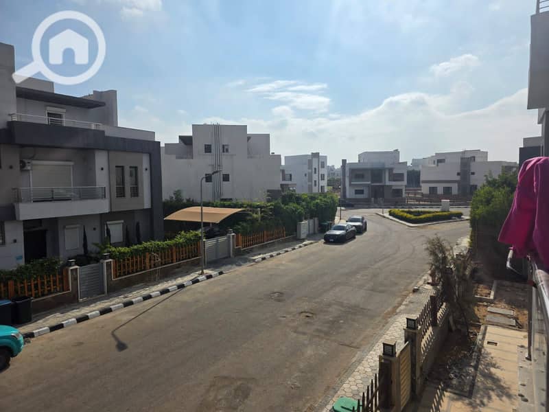 11 d9e08dbd-e853-42b2-8a49-3d7322e3dad6. jpg