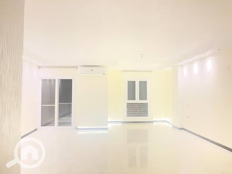 4 4a76573f-c84c-4398-b4c6-f04c666f1ef5. jpg