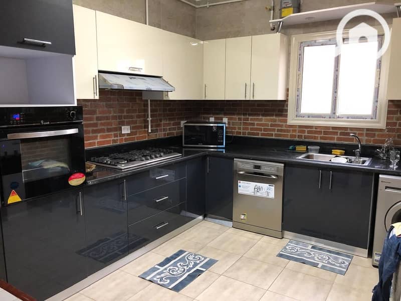 4 daede824-7dc4-46c0-94c2-6a1704916976. jpg