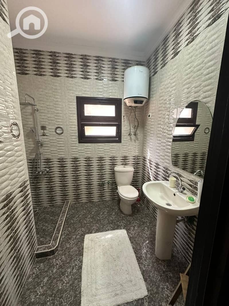 8 a3da4f12-fe3c-4ed7-a4b2-908e4c6b58d2. jpeg