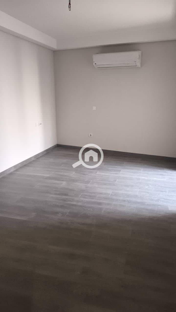 6 77561cd2-5c4d-4b30-9a33-f2f6d328082e. jpg