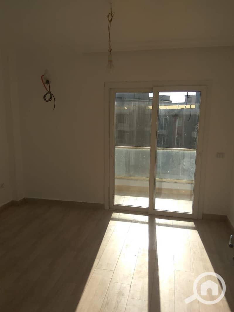 2 2c23f384-fe88-4273-8b1c-49facc665a37. jpg