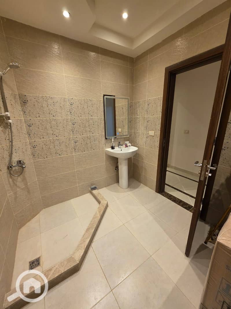 8 6543704a-062b-4784-b797-9cceb54e1b30. jpg