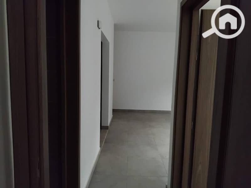 8 4b98bd66-8d4f-4f80-9562-3e8232224150. jpg