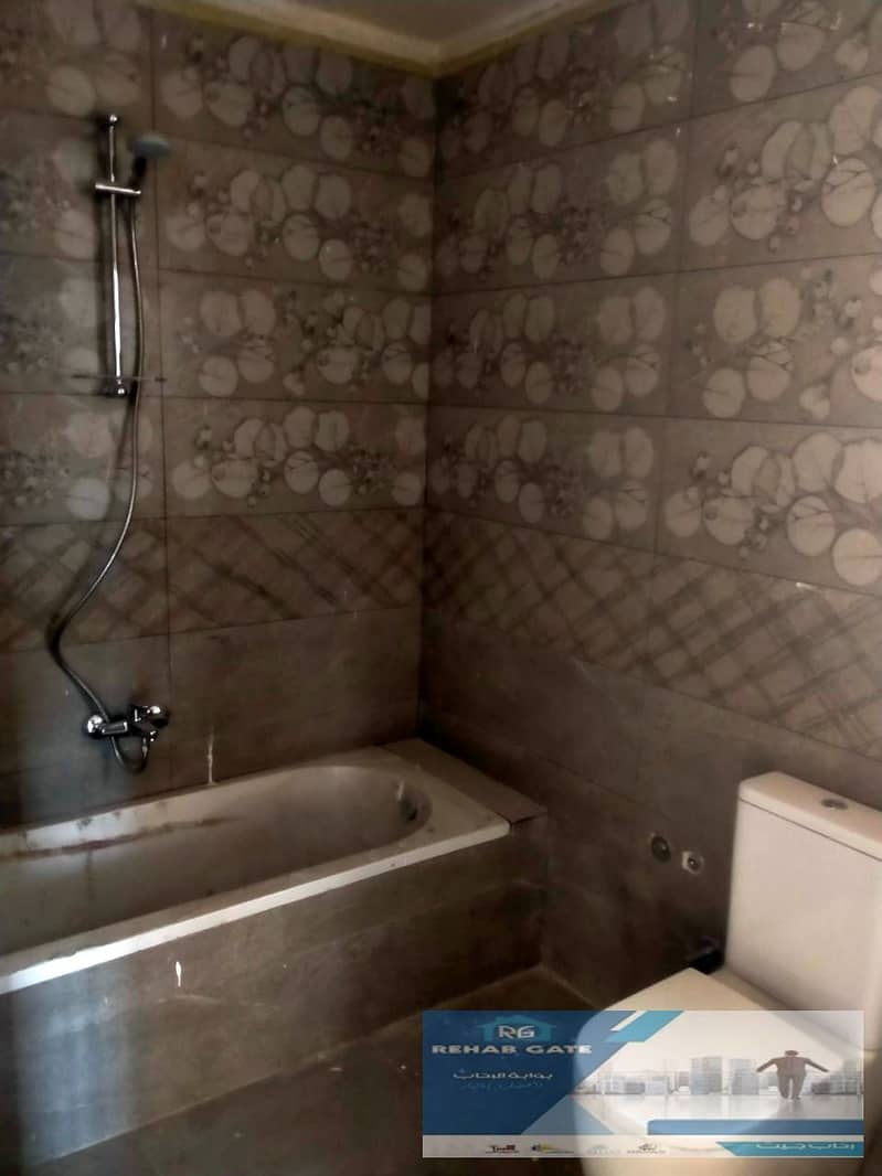 16 39e9685a-d8f0-44e0-8362-98c9bc61a63f. jpg