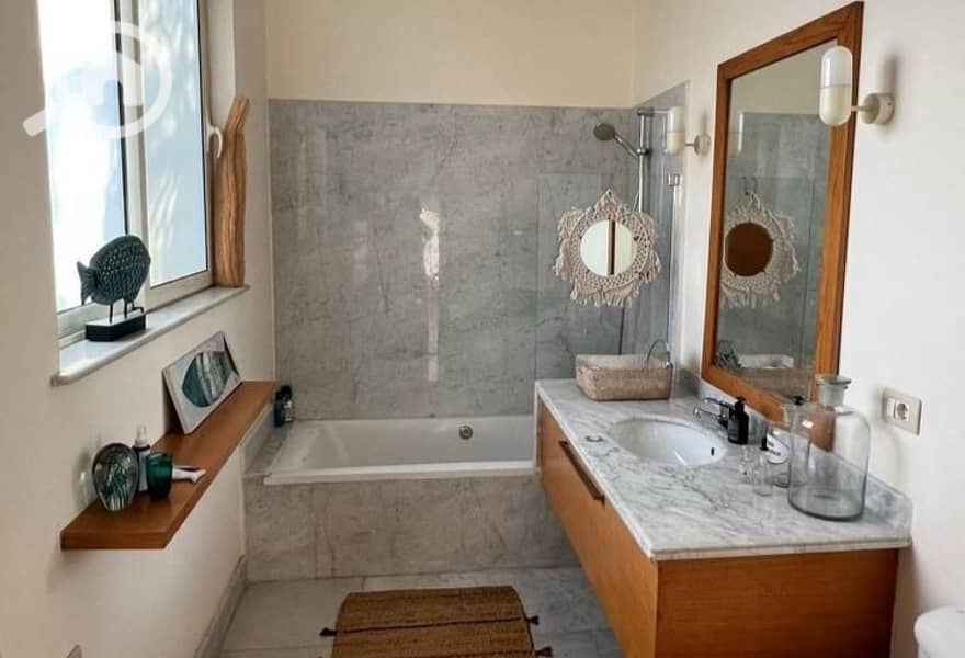 12 cf14a925-a8b2-4978-a79b-4c6a622d12db. jpg