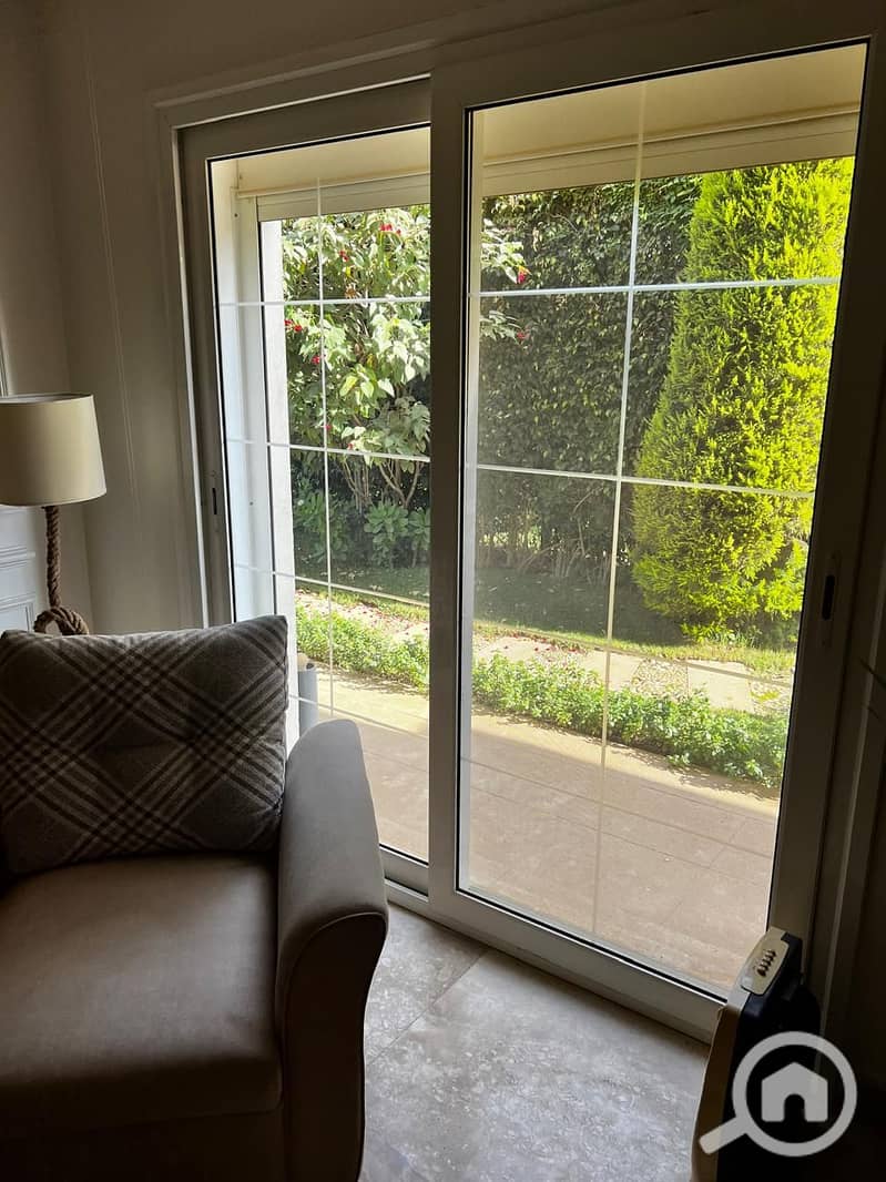 10 e1bc27ae-7802-4f31-921e-af101f90dc3a. jpg