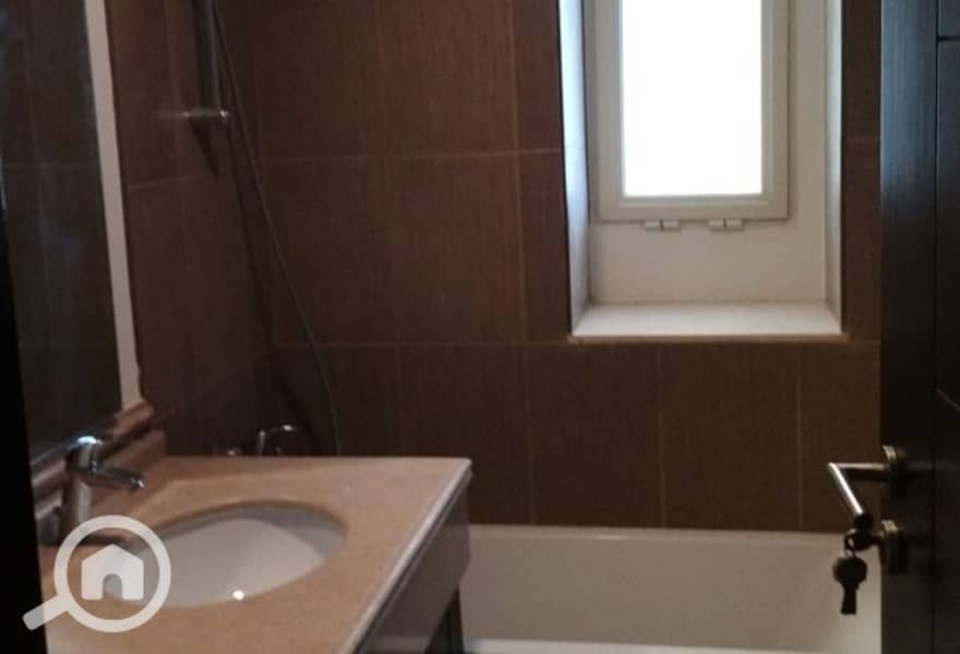 7 e77631c8-23fd-4beb-b6b3-17f63dc3ce4b. jpg