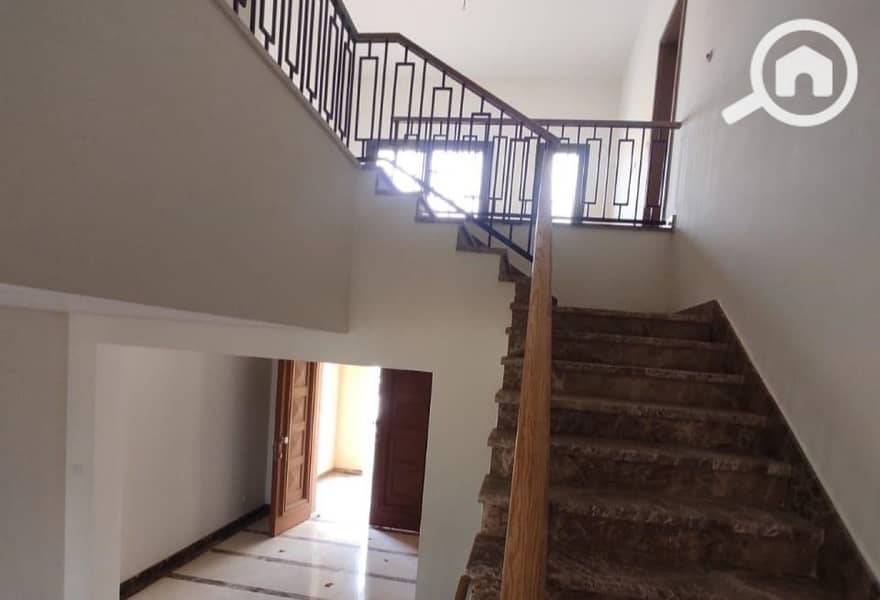 2 17524447-caeb-42bc-92b1-4d569057d78b. jpg