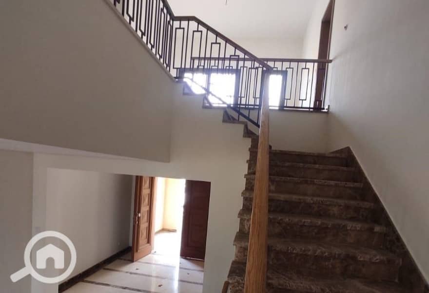 8 17524447-caeb-42bc-92b1-4d569057d78b. jpg