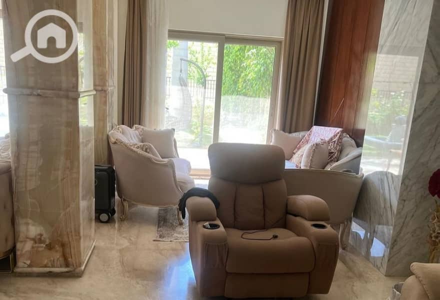 7 4034fcf8-d667-44a0-a7ce-15df4fd0024c. jpg