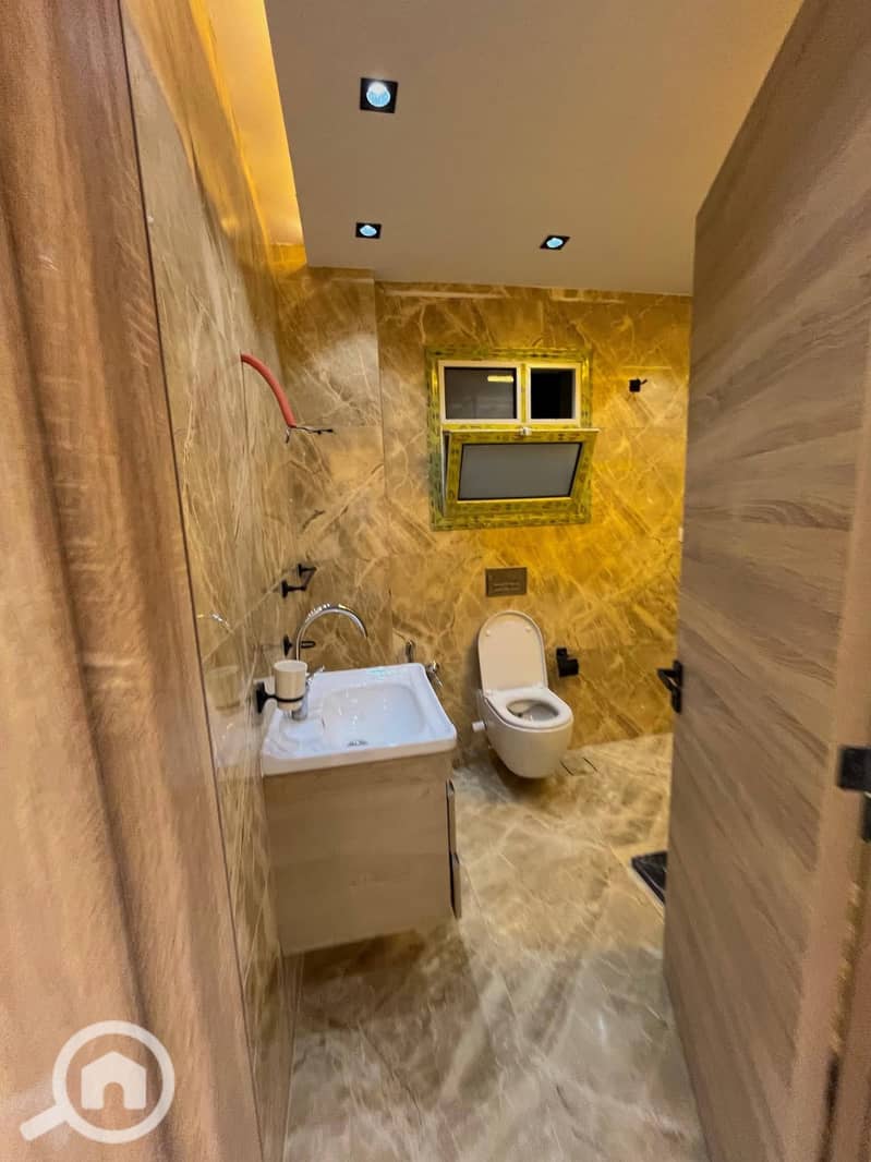 7 c45b9d78-13ad-4c44-9c87-bc294a5b0d1e. jpg